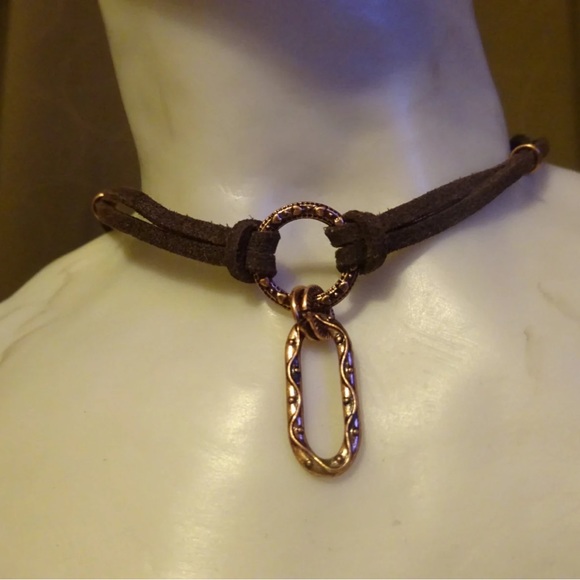 Choker - Picture 3 of 5